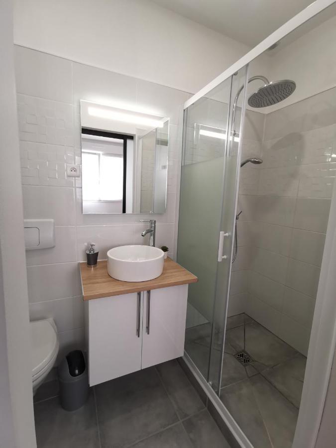 Le Remois - Parking - Cour Privative - Wifi Apartment Reims Bagian luar foto