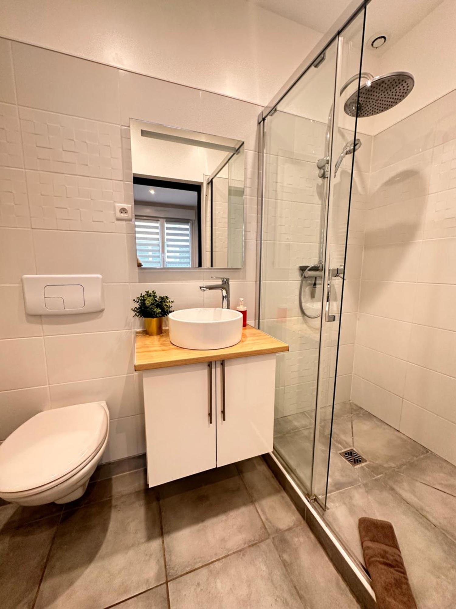 Le Remois - Charmant T2 - Renove - Parking - Cour Privative - Wifi Reims Bagian luar foto