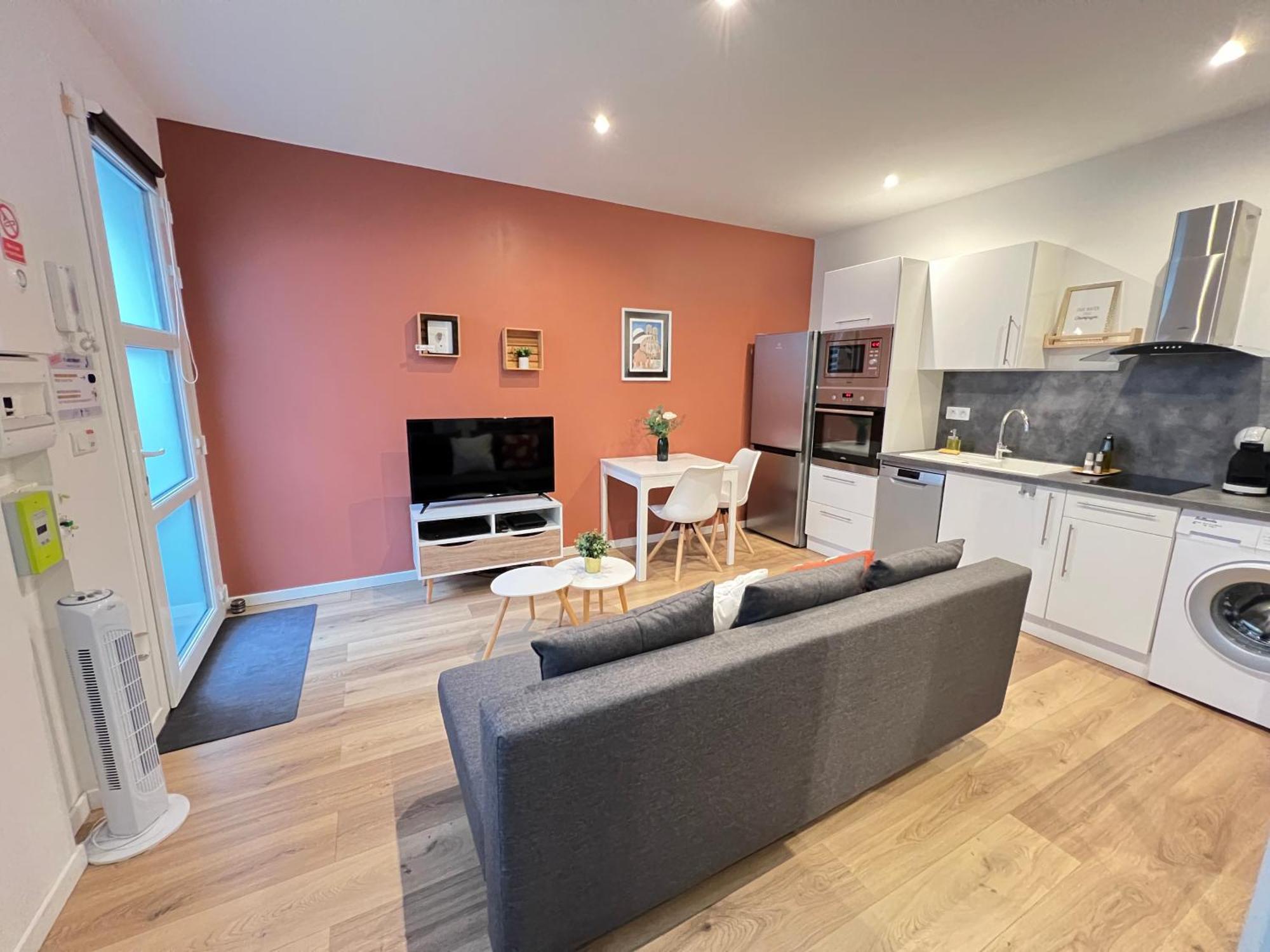 Le Remois - Charmant T2 - Renove - Parking - Cour Privative - Wifi Reims Bagian luar foto
